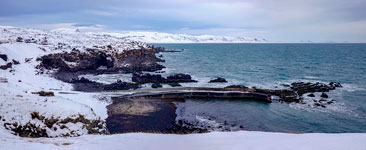 Panorama invernale della costa a Hellnar