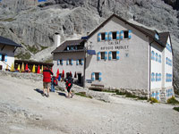 Il rifugio Vajolet - 2243 m