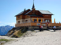 Il rifugio Preuss - 2243 m