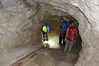 Tunnel verso la postazione di tiro a Punta Grano a Spargi