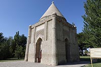 Mausoleo di Aisha Bibi nei pressi di Taraz