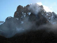 Le cime del Kenya tra le nuvole