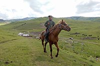 Uomo a cavallo nei pressi di Karkara