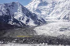 Il campo base del Khan Tengri e del Pik Pobeda