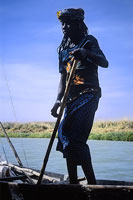Barcaiolo sul Niger