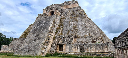 Retro della Piramide dell'Indovino a Uxmal