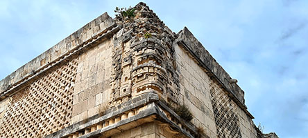 Fregio sullo spigolo di un tempio a Uxmal