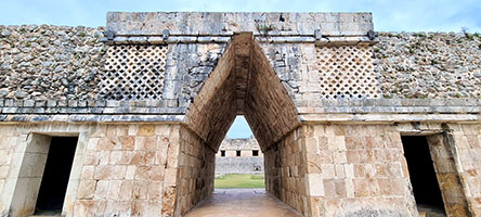 Portale d'ingresso al quadrilatero delle monache di Uxmal