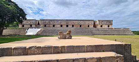 Chaac Mool sul trono del Giaguaro a Uxmal