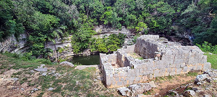 Piattaforma davanti al Cenote Sacro di Chichen Itza