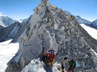 Lo 'Sherpani Col', 6180 m, in realtà è lo north-est col