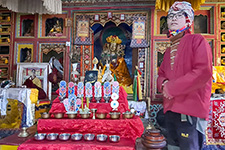 L'unico lama rimasto a presidio del secolare  Tashi Lakang di Phu 