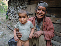 Padre con bambino a Khibang