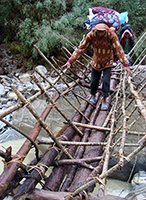 Ponte di rami poco dopo Dorbang