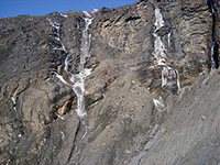 Cascate di ghiaccio ai bordi della valle