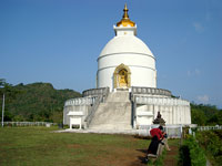 Stupa sul lago di Pokhara