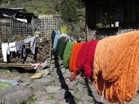 Matasse di lana stese ad asciugare