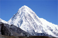 Il Pumori visto dal Khumbu