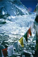 Il campo base nepalese dell'Everest sul ghiacciao del Khumbu