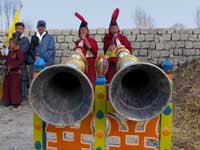 Suonatori di tromba tibetana