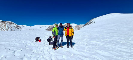Davide, Matteo e Giuseppe al Saribung La, 6042 m