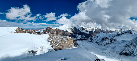Panorama sul ghiacciaio che scende a sud del Saribung La 