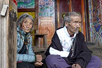 Coppia di anziani al gompa di Gonhgye
