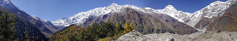 Panorama a 270° dal ghiacciaio al centro della valle sul Rupina La (a sinistra) e sull'Himal Chuli (a destra)