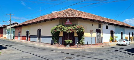 A un incrocio stradala di Granada, ristorante specializzato in chicharrones