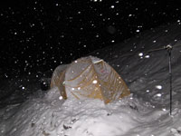 La mia tenda in una tipica notte al base