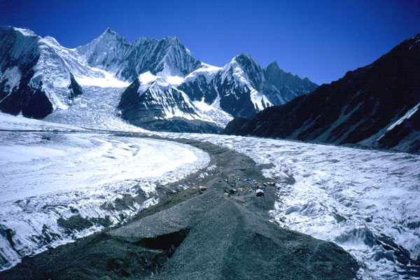 Il campo base sul ghiacciaio Duca degli Abruzzi