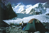 Attendamento al campo base dei Gasherbrum