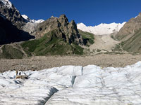 Al centro del ghiacciaio del Biafo