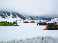 Il Campo Base sotto la neve