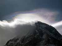 Nube lenticolare in controluce sul Broad Peak