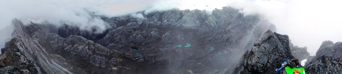 Panorama a 180 gradi dalla vetta della Piramide Carstensz