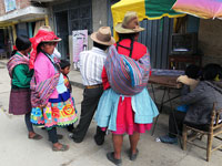 Donne al mercato di Carhauz