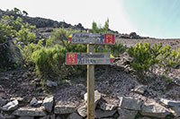 Cartello segnaletico sotto la vetta del Pico Ruivo