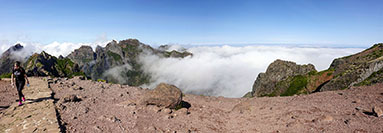 Nuvole sui monti più alti di Madeira dal Pico Areiro