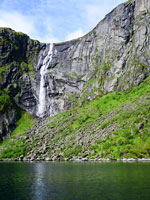 Dettaglio cascata nel Reinefjorden  - Lofoten