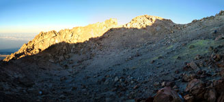 La caldera sommitale del Teide con le fumarole di zolfo