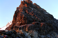 La cresta rocciosa all'alba