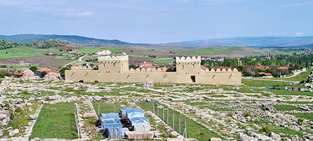 Le antiche mura (ricostruite) di Hattusa