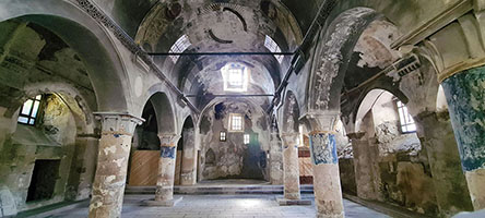 Interno della chiesa di Konstantin - Eleni a Mustafapaşa