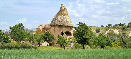 Casa di fata accanto al monastero di Aziz Nikolas a Mustafapaşa