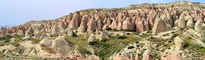 Panoramica sulle formazioni rocciose della valle di Devrent