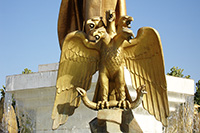Asghabat - Monumento ai Niyazov dettaglio aquila a 5 teste