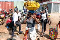 Venditrice di banane a Kampala