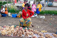 Venditrice di manioca a Kisoro