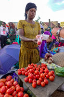 Venditrice di pomodori a Kisoro